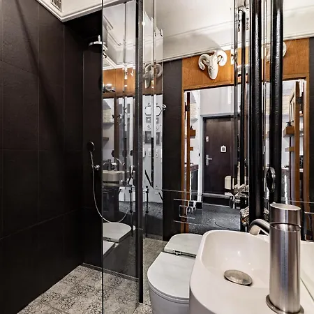 Апартаменты Old Town Paradise Lost By Downtown *