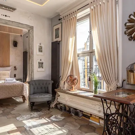 Old Town Paradise Lost By Downtown Apartmán *